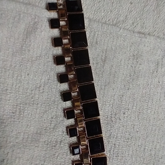 Goldtone black square bracelet - Picture 2 of 3